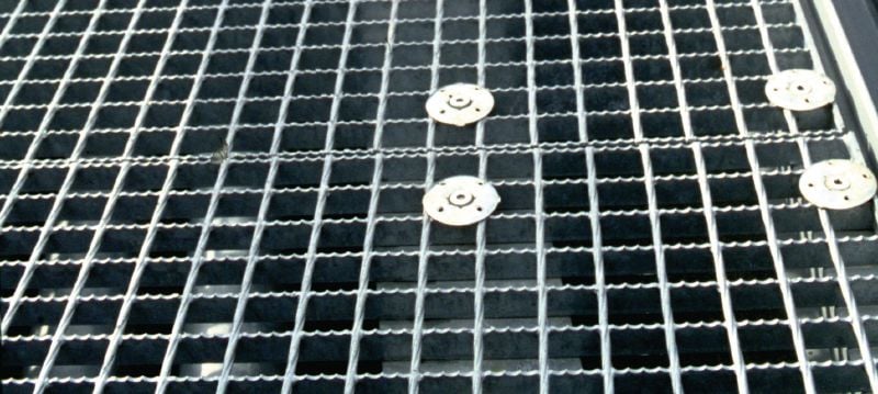 X-FCM-F L Крепежный диск для решетчатых настилов (большой) Широкий крепежный диск для решетчатых настилов для резьбовых шпилек, установка в среднеагрессивных средах Применения 1